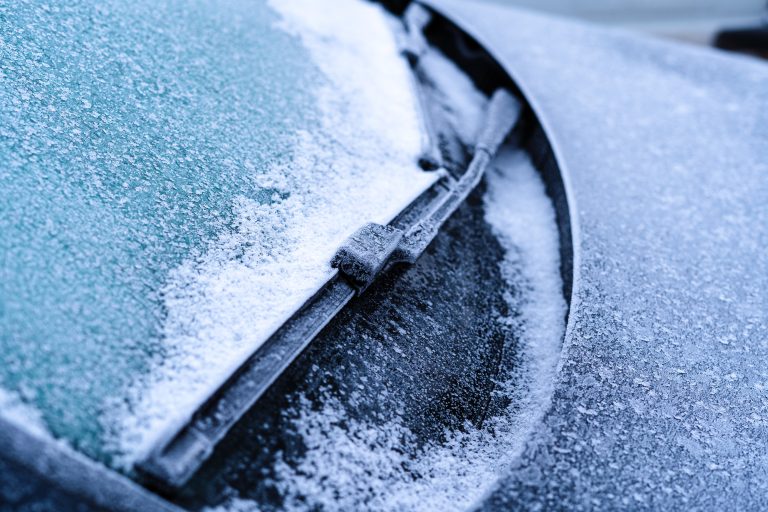 How Do Hot and Cold Temperatures Affect Your Auto Glass?