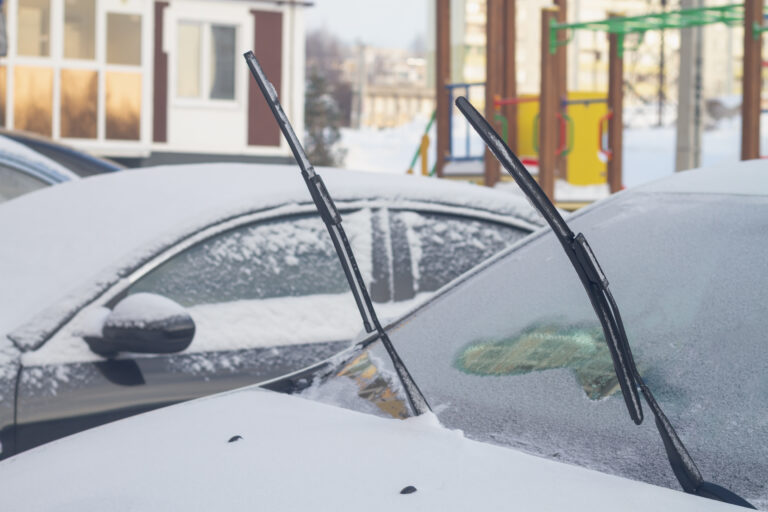 How to Handle Snow and Ice on Your Auto Glass